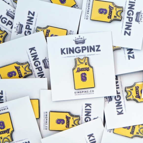 LeBron Lakers Jersey Lapel Pin - Picture 2 of 2